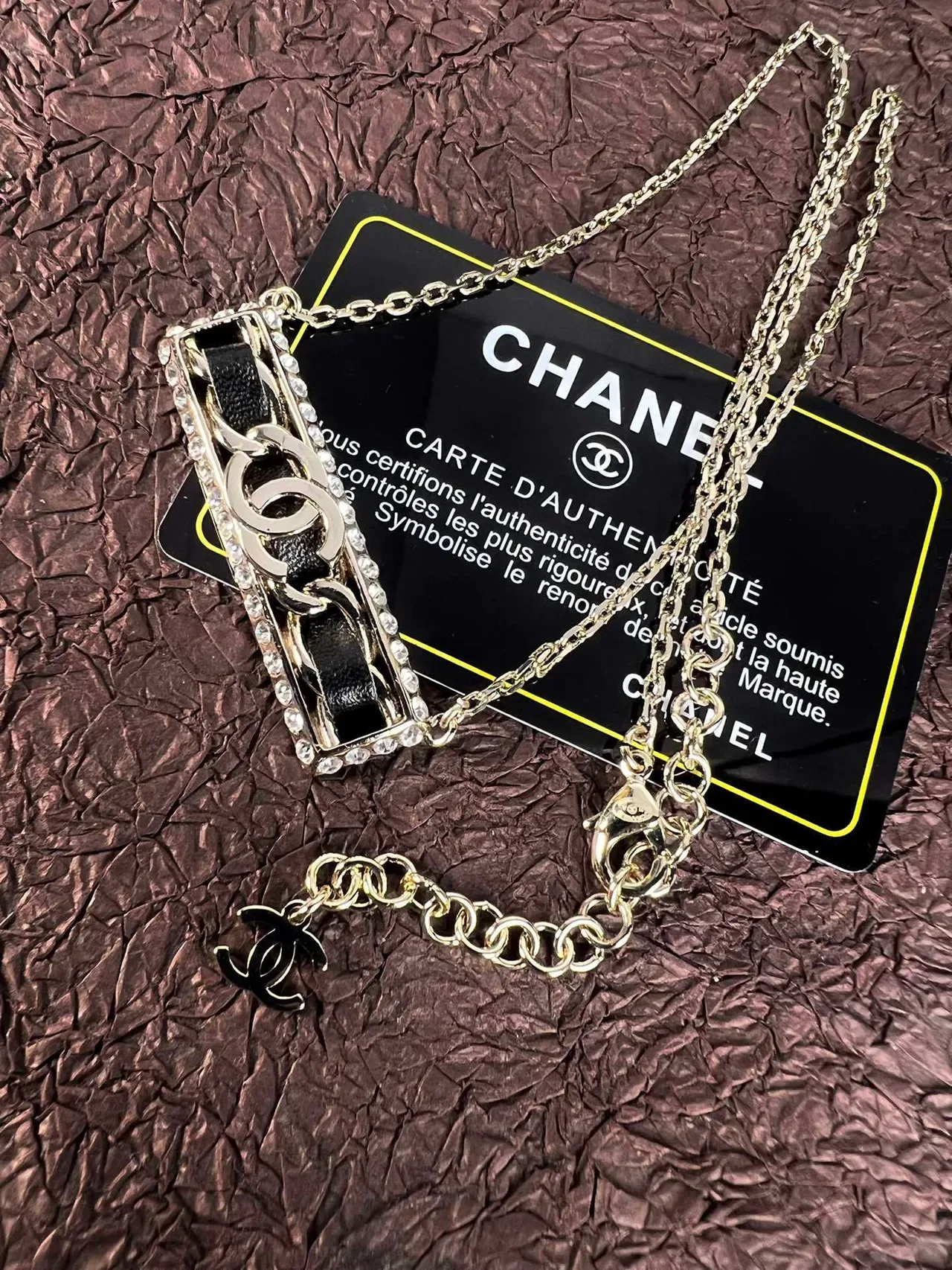 قلادة Chanel CC Bar ذهبي أسود وأبيض لؤلؤ كريستال 5