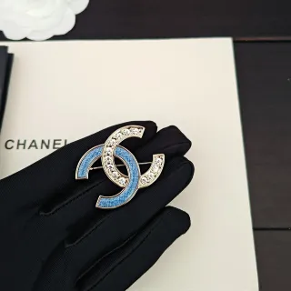 Chanel CC ब्रोच नीला बनावट इनेमेल पावे क्रिस्टल Gold-Tone ब्रोच