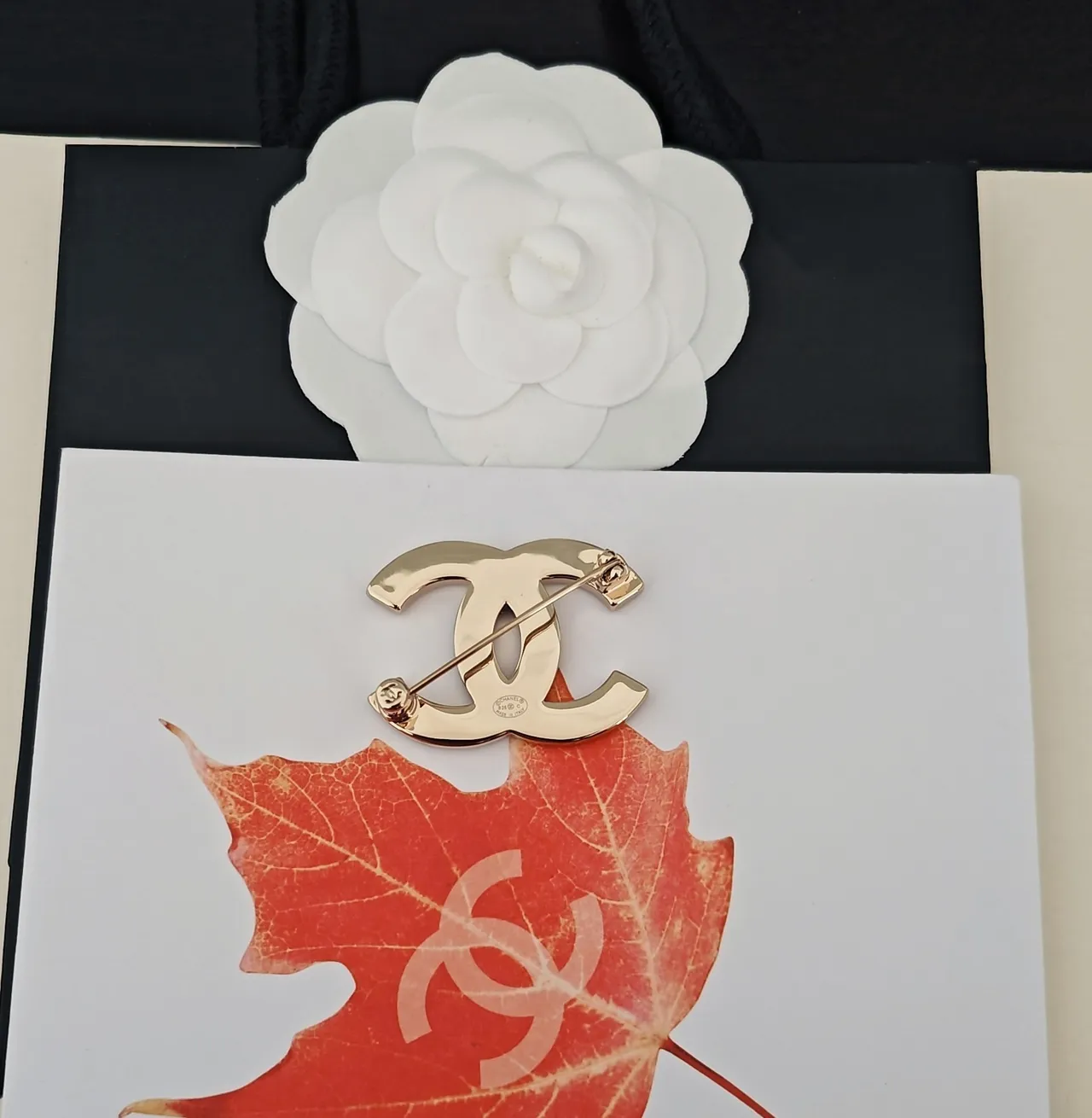 Chanel CC ब्रोच नीला बनावट इनेमेल पावे क्रिस्टल Gold-Tone ब्रोच 3