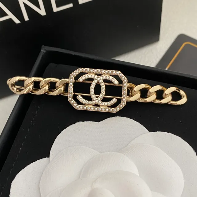 Chanel CC Brooch Gold White Curb Chain Pearl-Encrusted Rectangular Frame Brooch 6