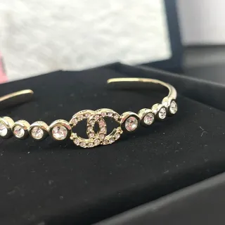 Chanel CC سوارة خرز ذهبي و وردي وشفاف