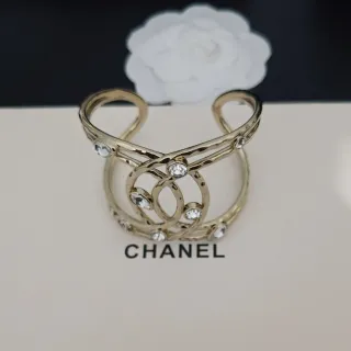 Chanel CC Cuff Gold-Tone Crystal ব্রেসলেট