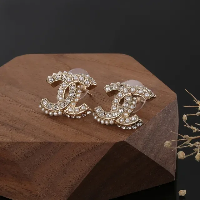 Chanel CC Brincos de metal branco e dourado incrustados com pérolas 3