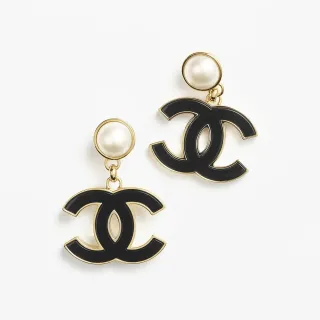 Chanel CC أقراط قطرة لؤلؤ مينا