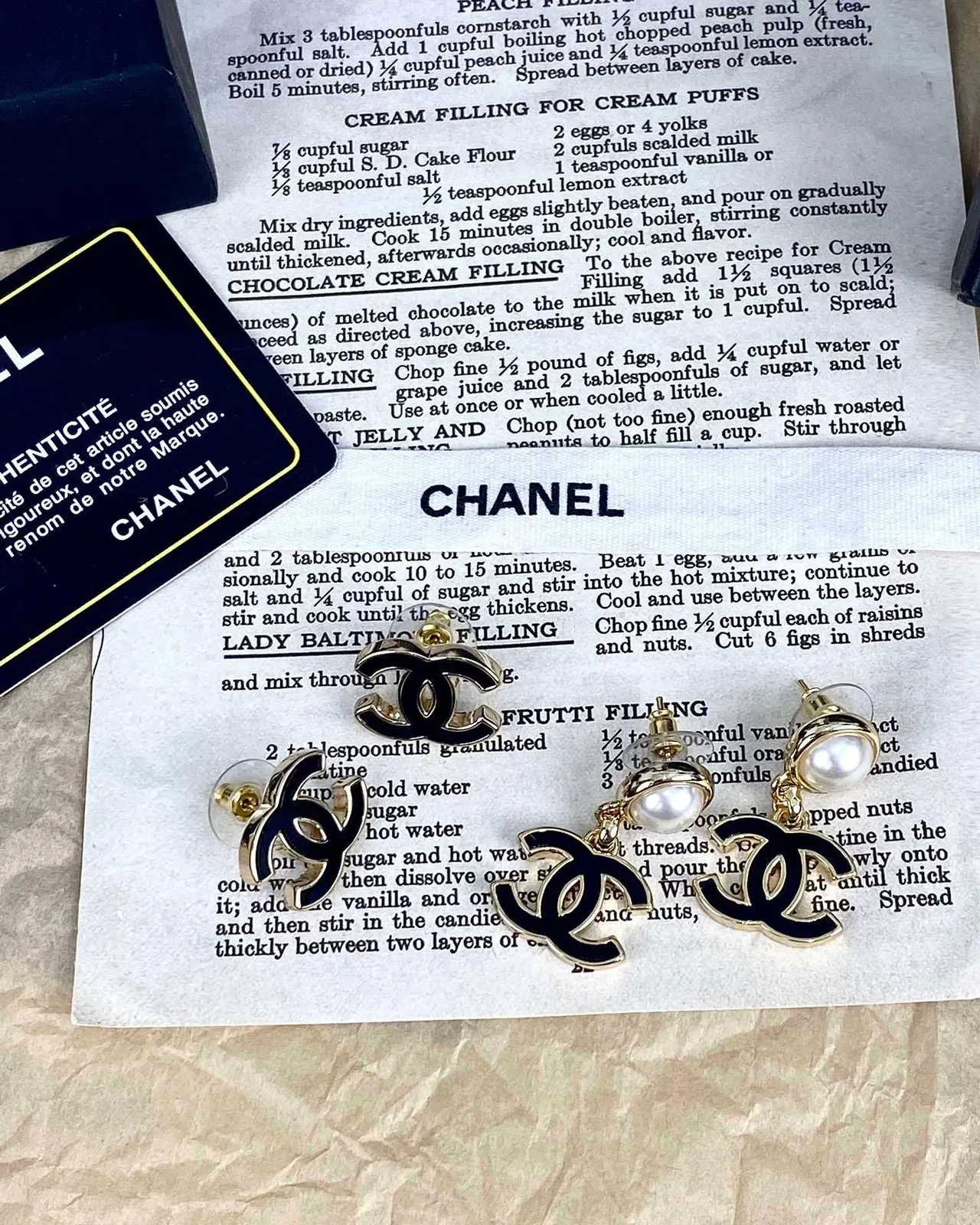 Chanel CC Brincos de Pérola Esmaltados em Gota 2