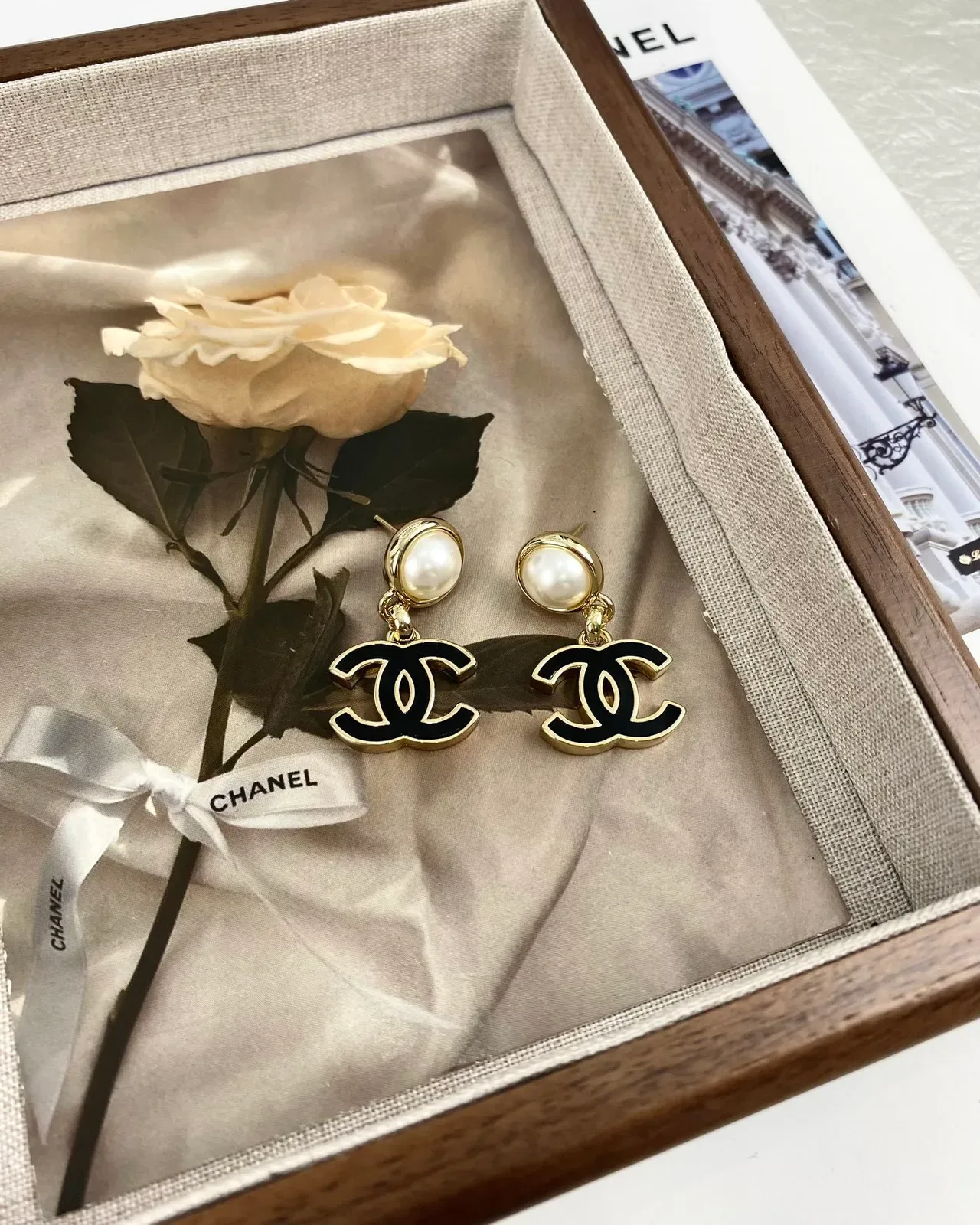 Chanel CC Brincos de Pérola Esmaltados em Gota 3