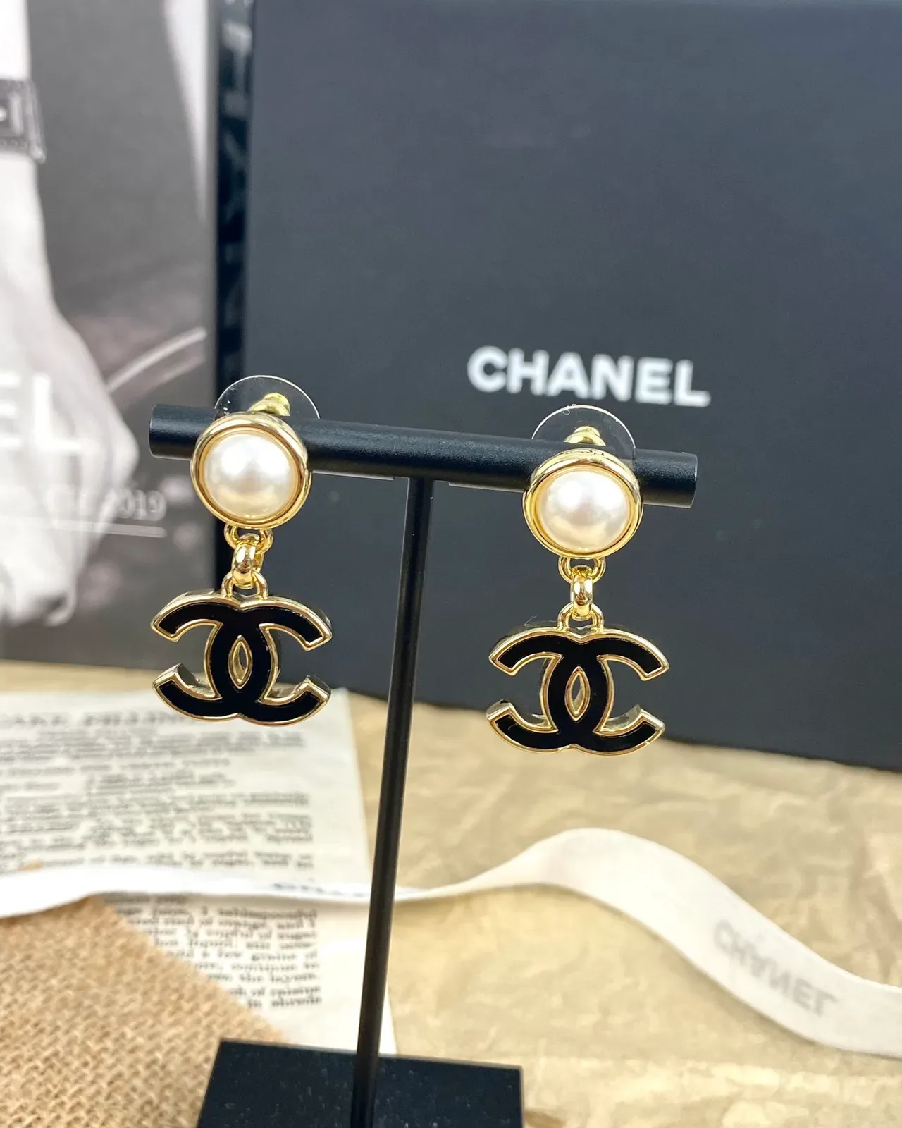 Chanel CC Brincos de Pérola Esmaltados em Gota 4