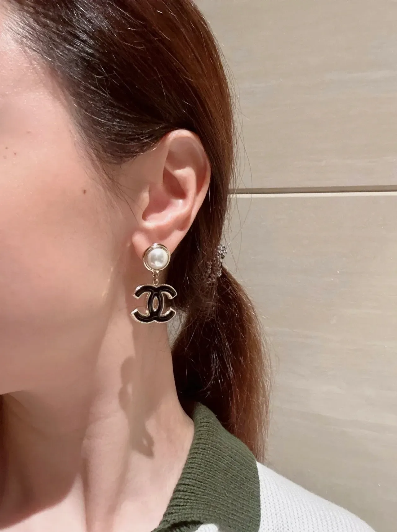 Chanel CC Brincos de Pérola Esmaltados em Gota 6