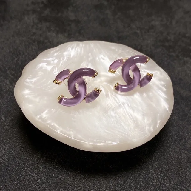 Chanel CC Violet Or Motif Interlocking Résine Translucide Boucles d'oreilles 7