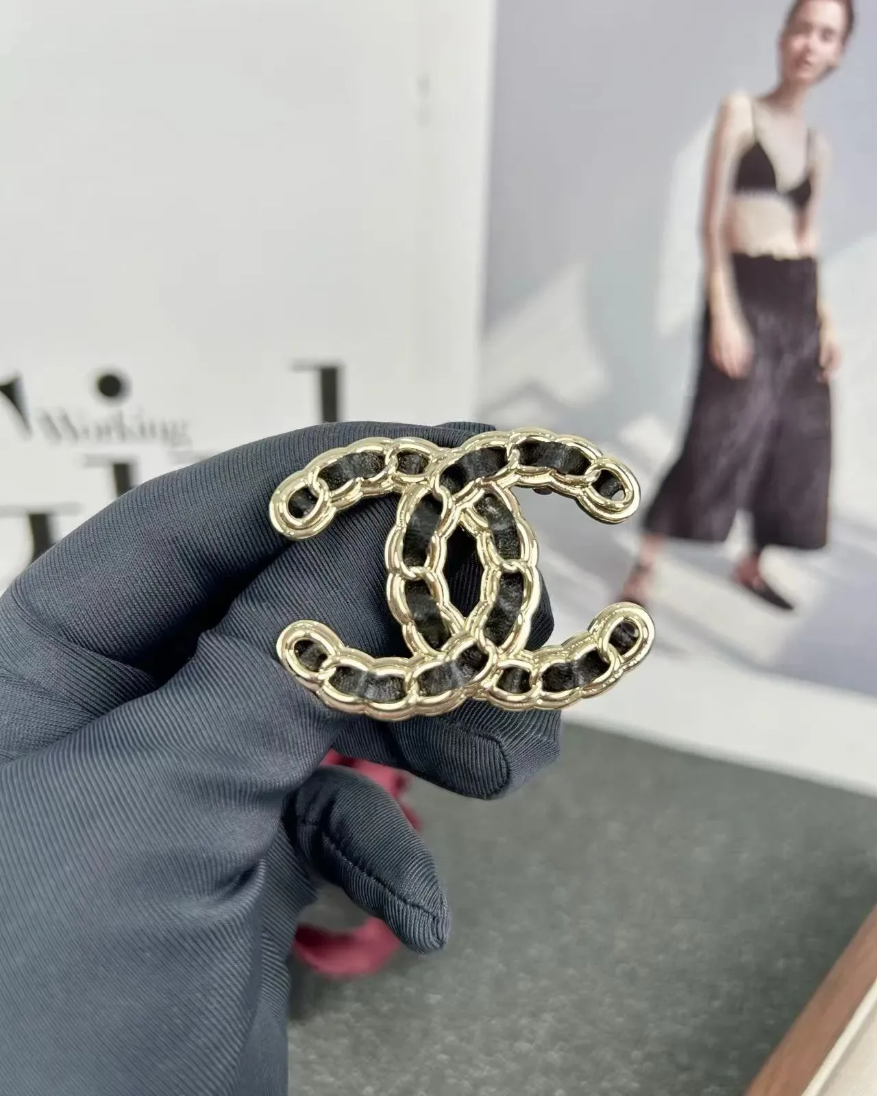 Chanel Chain-Link CC Camellia Brooch Gold Black Logo Leather Inlay Brooch 3