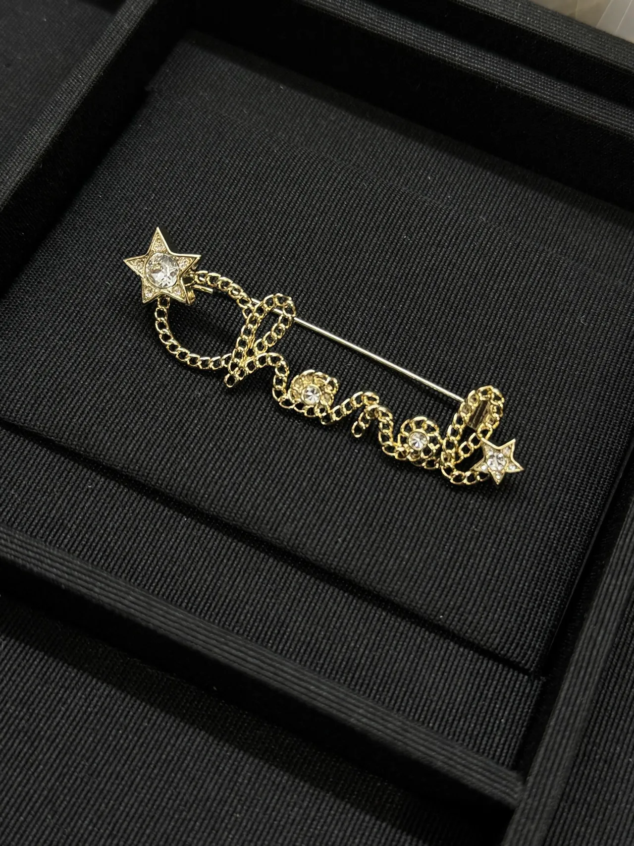 Chanel CHANEL Chain Letter Crystal Star Brooch 2