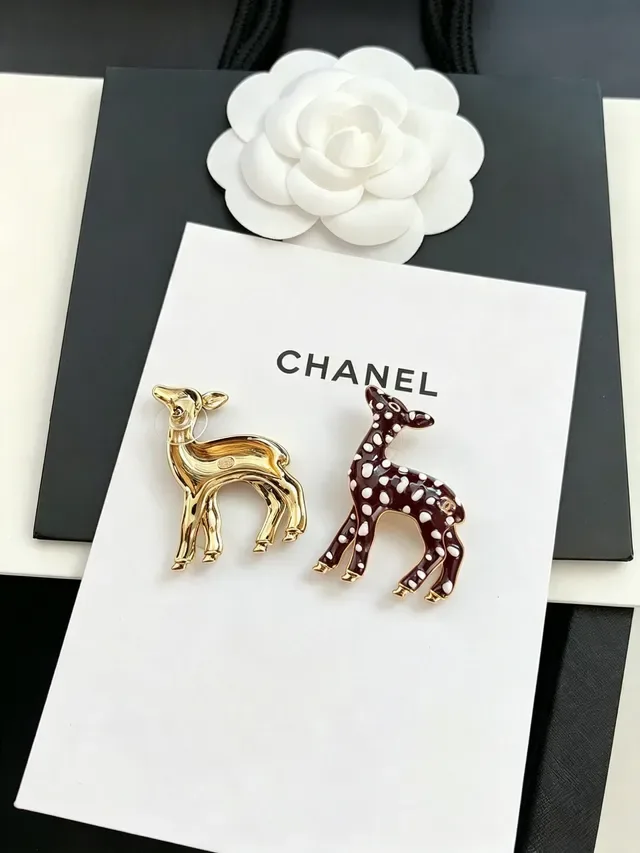 Chanel হিরণ বার্গান্ডি সাদা এনামেল সিলহুয়েট পলকা ডট ব্রোচ 3
