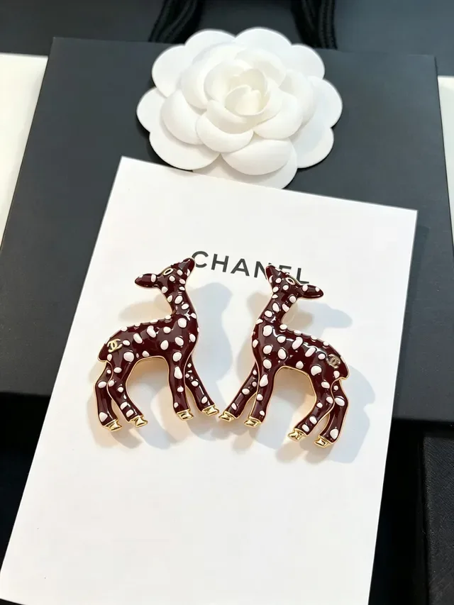 Chanel হিরণ বার্গান্ডি সাদা এনামেল সিলহুয়েট পলকা ডট ব্রোচ 5