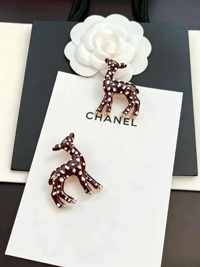Chanel হিরণ বার্গান্ডি সাদা এনামেল সিলহুয়েট পলকা ডট ব্রোচ 6