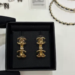 Chanel Double CC ذهبي التأثير كليب أون أقراط