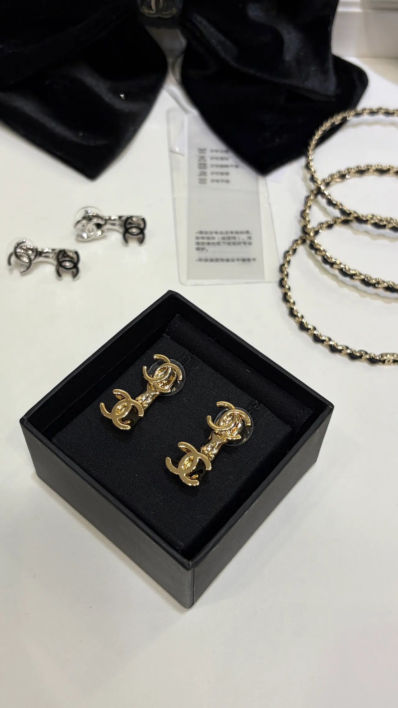 Chanel Double CC Gold-Tone Clip-On Earrings 8