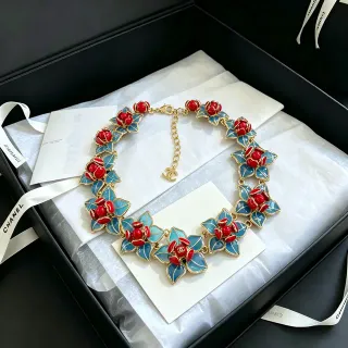 Chanel ফ্লোরাল এনামেল লাল এবং নীল গোল্ড-টোন নেকলেস
