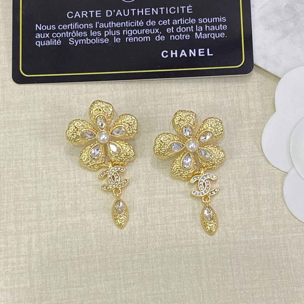 Chanel Motif Floral Collier Métal Or Blanc 2