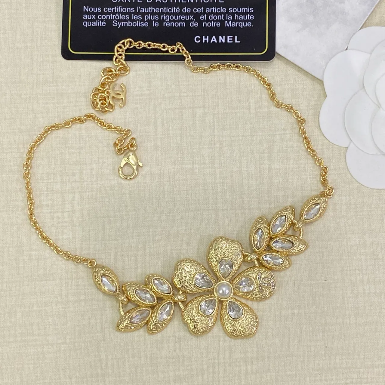 Chanel Motif Floral Collier Métal Or Blanc 4