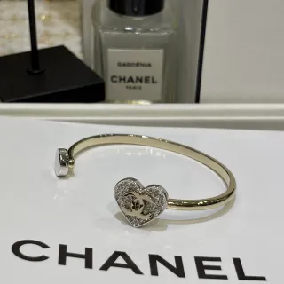 Chanel سوار مفتوح ذهبي فضي بافيه كريستال سحر قلب