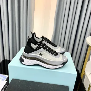 Chanel Chaussures chunky gris noir avec upper en maille et midsole matelassé