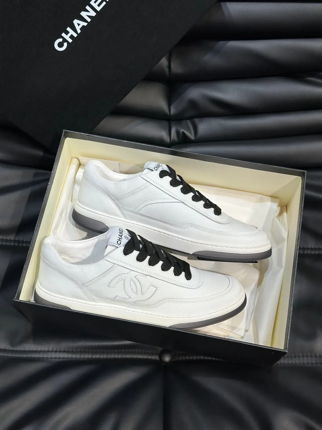 Chanel 生活方式低帮皮革鞋面运动鞋 白黑 5