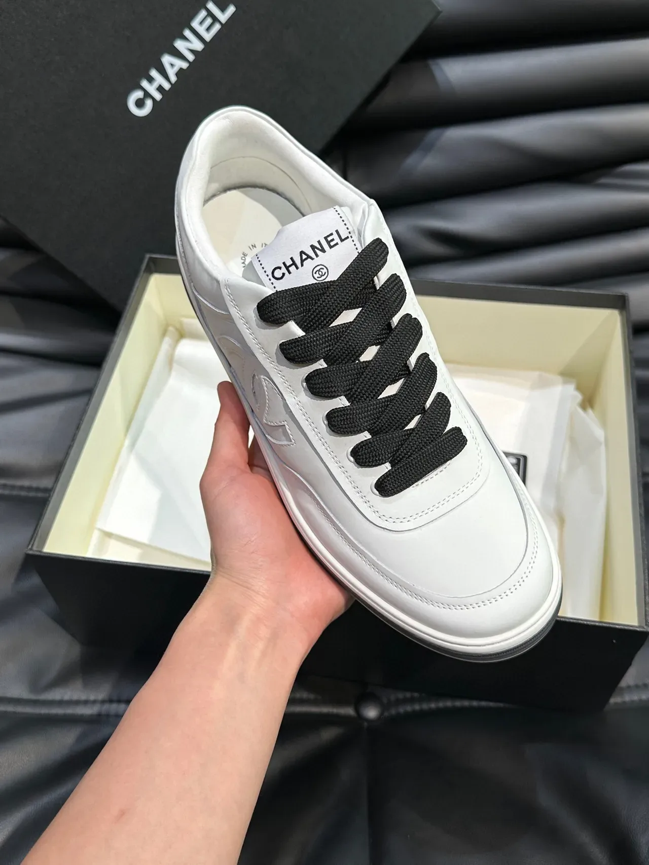 Chanel 生活方式低帮皮革鞋面运动鞋 白黑 6