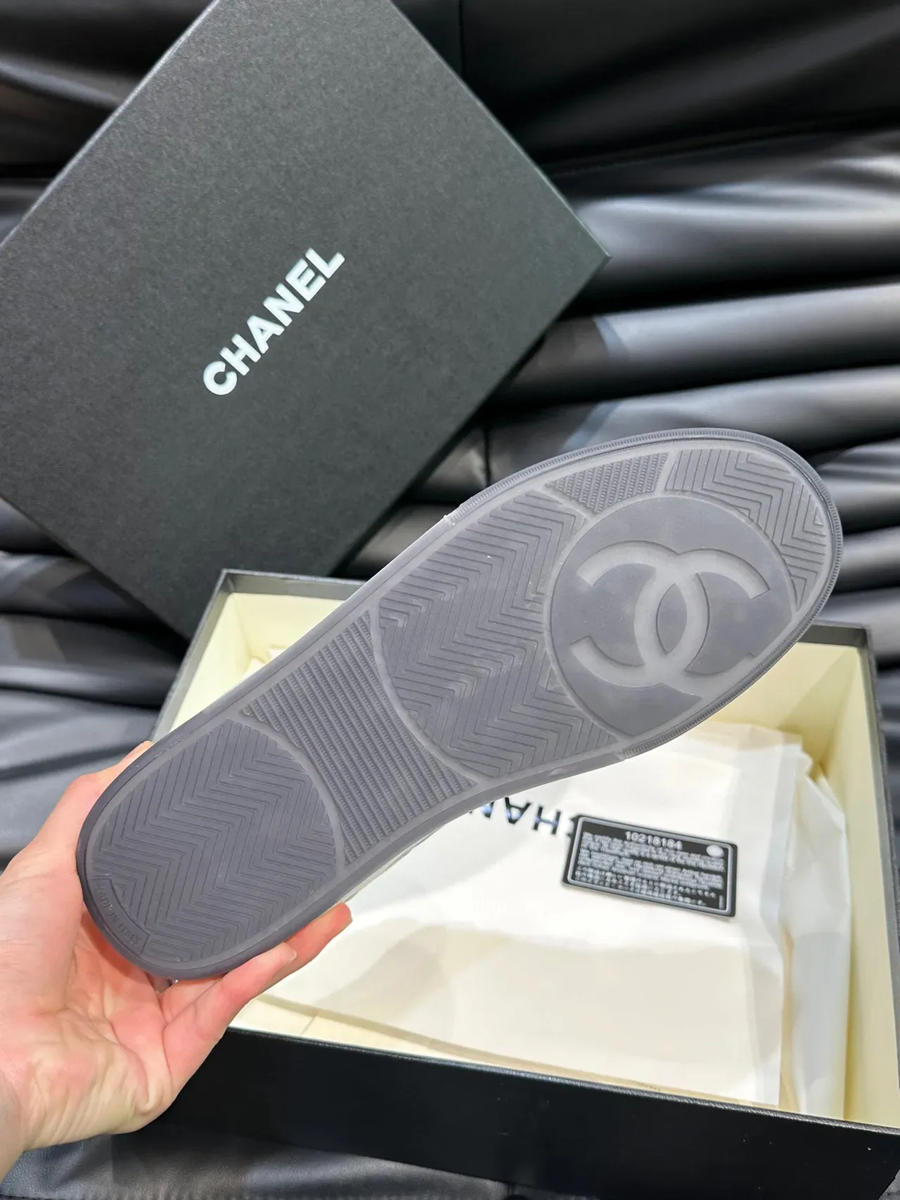 Chanel 生活方式低帮皮革鞋面运动鞋 白黑 9