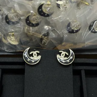 চ্যানেল চাঁদ কালো রূপালী চাঁদাকার আকার Pavé Crystal CC লোগো কানের দুল