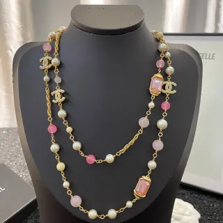 Chanel متعدد السلاسل اللؤلؤ والكوارتز الوردي قلادة