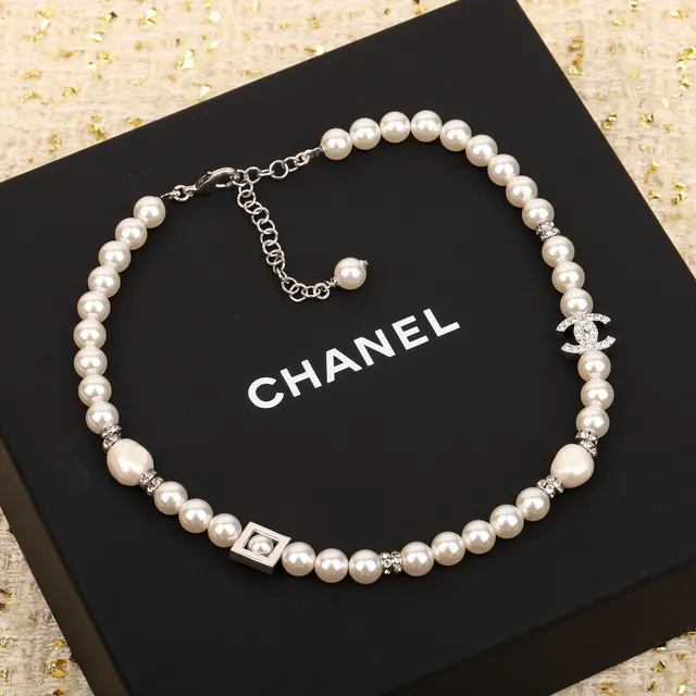 Chanel Pearl and Crystal CC Logo Bracelet 4