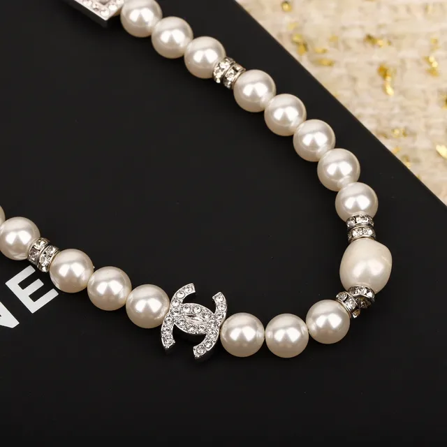 Chanel Pearl and Crystal CC Logo Bracelet 5