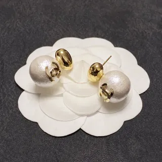 Chanel Perlas CC Logo Pendientes de perno
