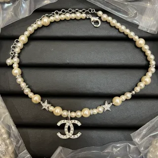 Chanel Pearl CC हार बেইज रू्पाली सुता क्रिस्टल सज्जित पेन्डेन्ट हार