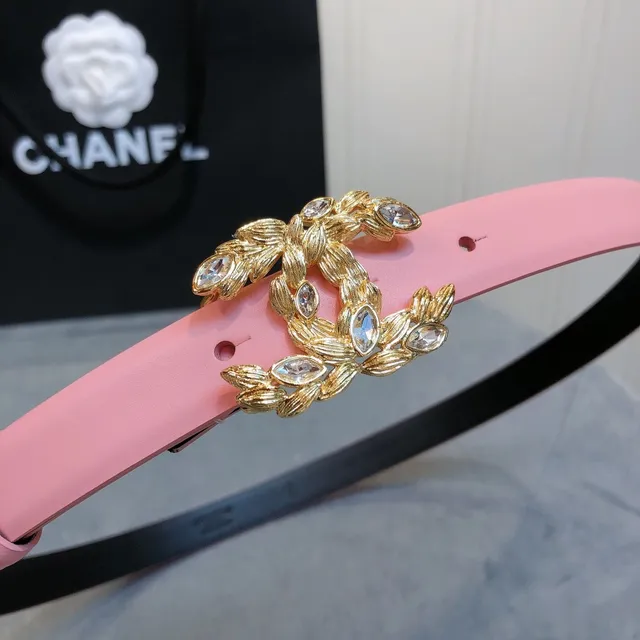 Chanel Ceinture en cuir avec boucle de laurier ornée de cristaux en or rose mat 4