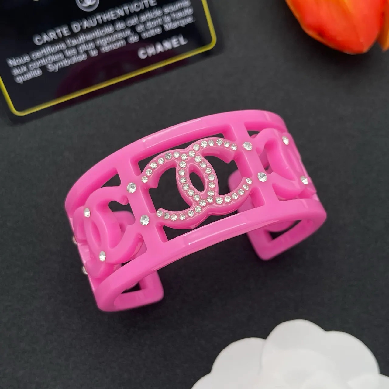 Chanel سوار صلب عريض شفاف مفتوح CC مع نمط CC 7