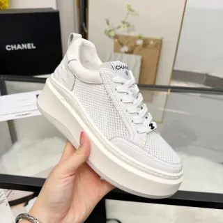 Chanel منصة أبيض ملاي بيرفوريتد ميش و جلد كانكي سنيكرز