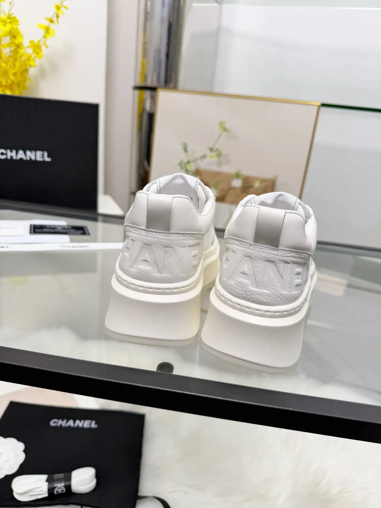 Chanel Sneakers Plateforme Blancs Maille Perforée et Cuir Chunky 2