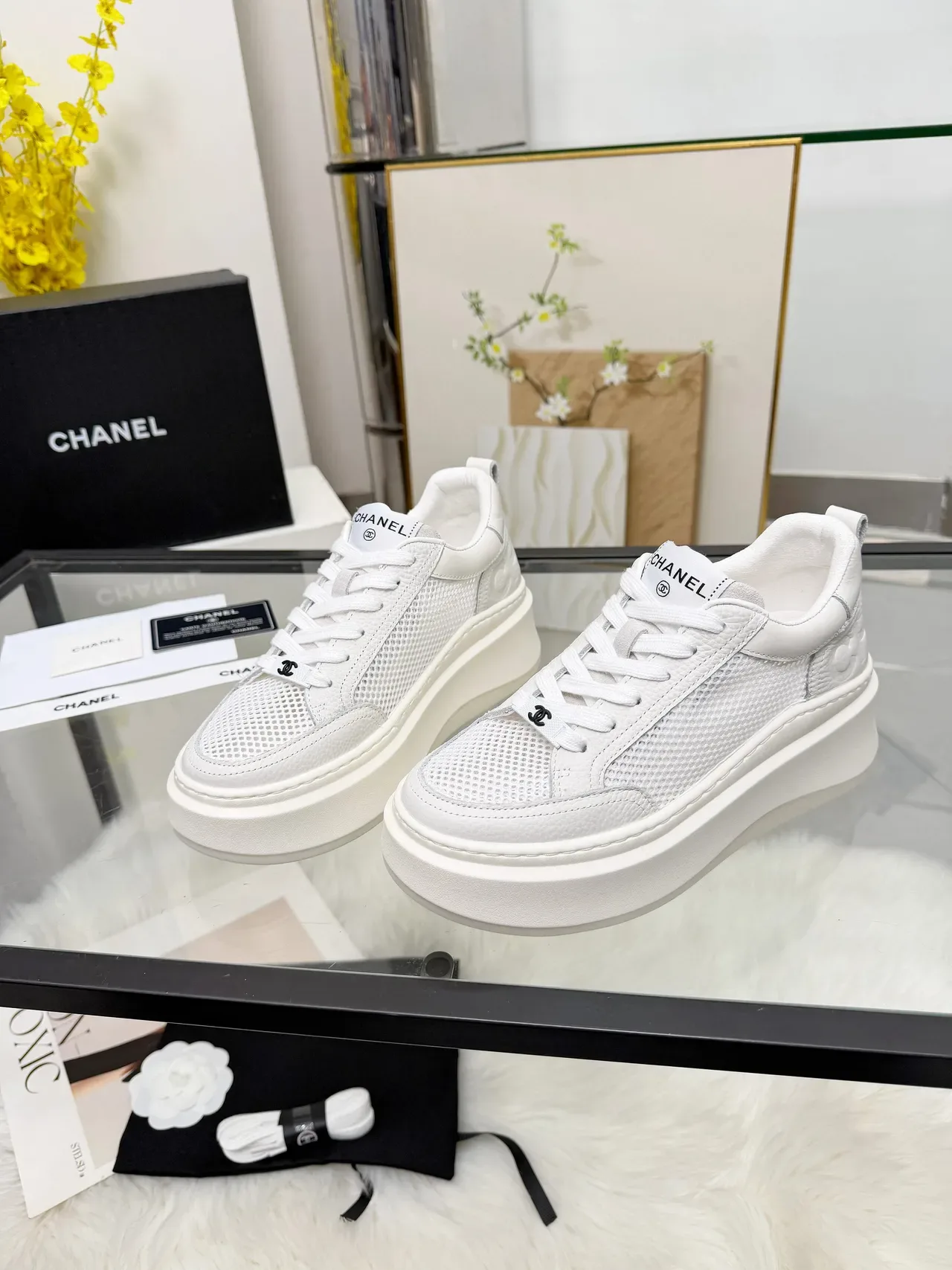 Chanel Sneakers Plateforme Blancs Maille Perforée et Cuir Chunky 5