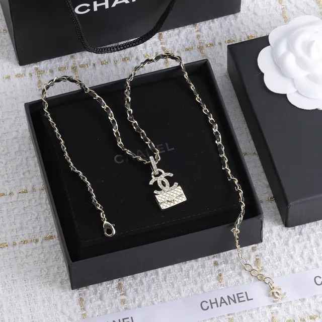 Chanel কুইল্টেড হ্যান্ডব্যাগ পেন্ডেন্ট গোল্ড ব্ল্যাক মেটাল নেকলেস 3