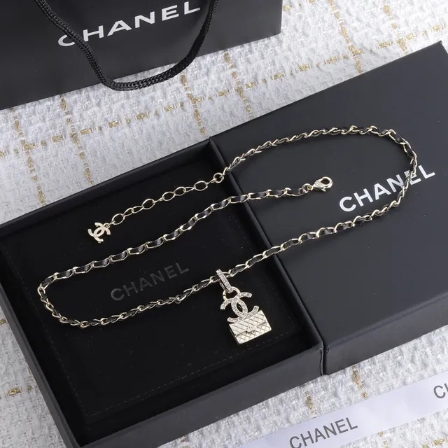 Chanel কুইল্টেড হ্যান্ডব্যাগ পেন্ডেন্ট গোল্ড ব্ল্যাক মেটাল নেকলেস 4