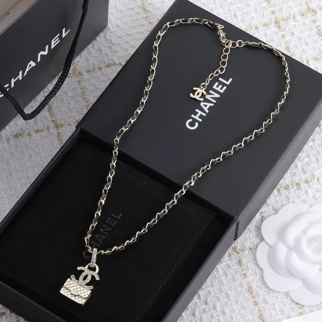 Chanel কুইল্টেড হ্যান্ডব্যাগ পেন্ডেন্ট গোল্ড ব্ল্যাক মেটাল নেকলেস 5