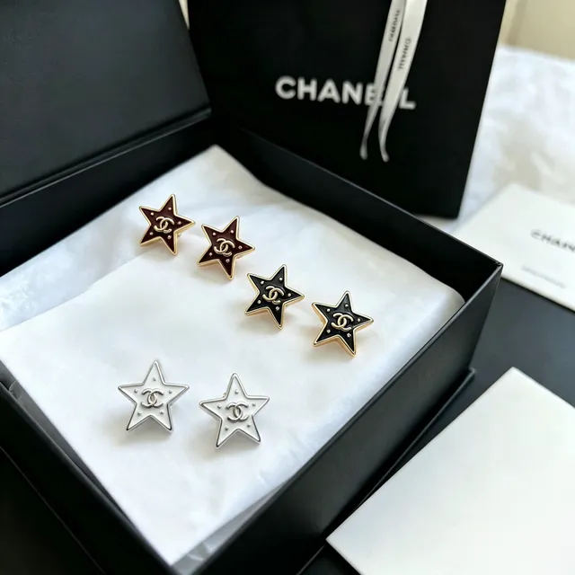 Chanel Boucles d'Oreilles Étoiles avec Émail et Or en Ton 4