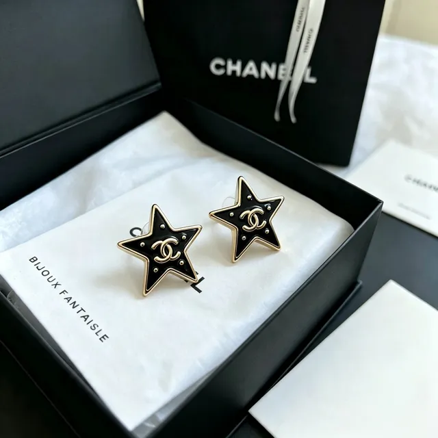 Chanel Boucles d'Oreilles Étoiles avec Émail et Or en Ton 11