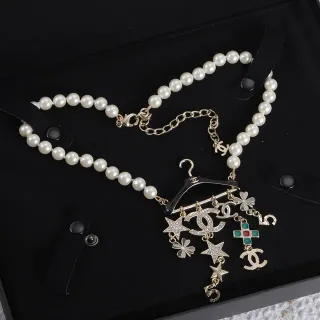 Chanel سلسلة ذهب أبيض لؤلؤ مع هاردوير