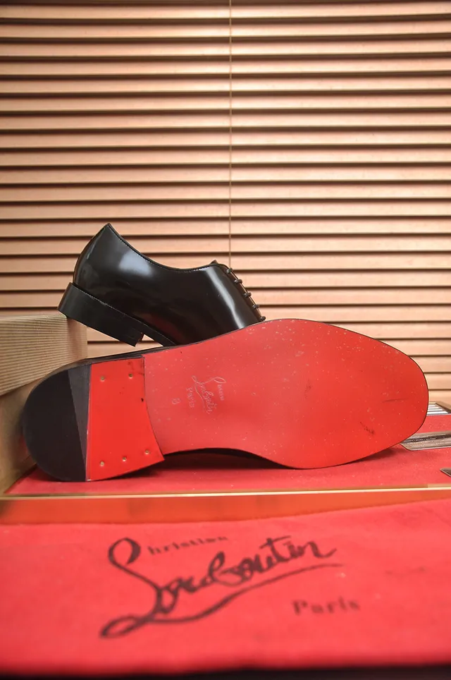 Christian Louboutin Sapatos Oxford de ponta de tapa pretos polidos 3
