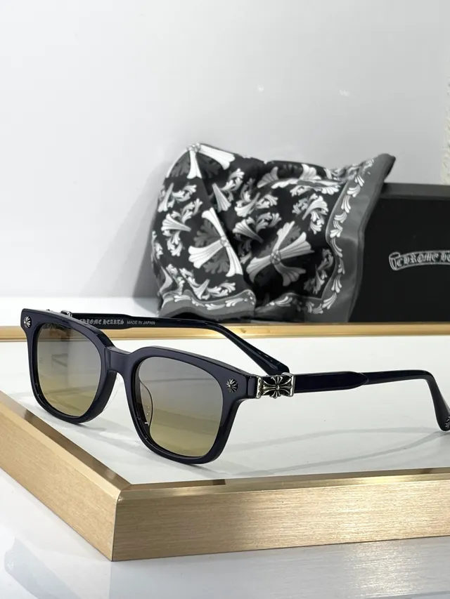 Chrome Hearts Gafas de sol negras transparentes rectangulares Wayfarer silueta motivo cruz hardware 3