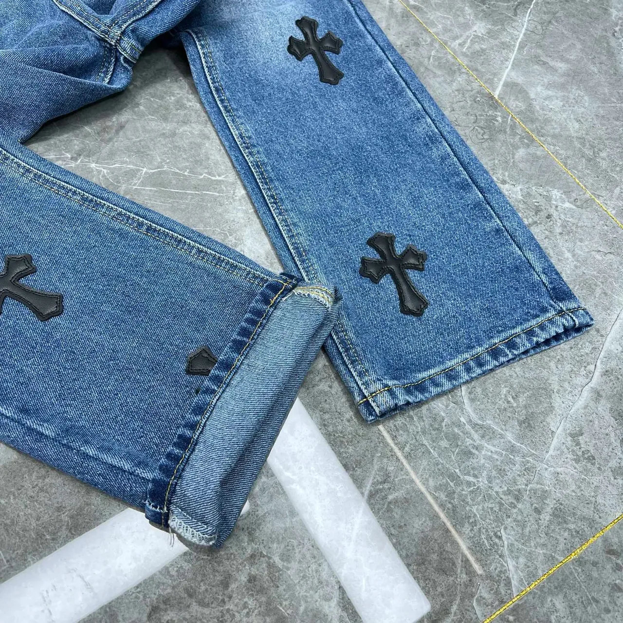 Chrome Hearts Cross Appliqué Jeans Bleu Lavage Moyen 4