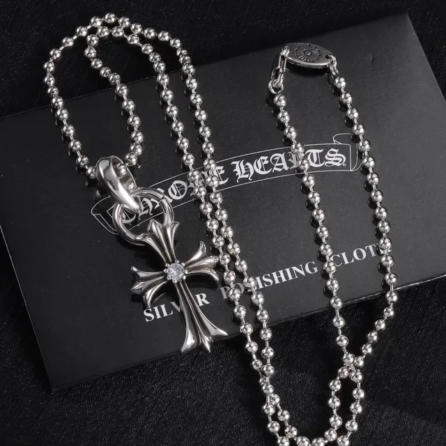 Chrome Hearts collar con dije de cruz en tono dorado y plateado 3