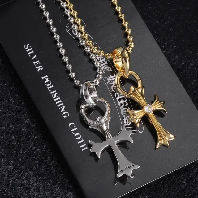 Chrome Hearts collar con dije de cruz en tono dorado y plateado 4
